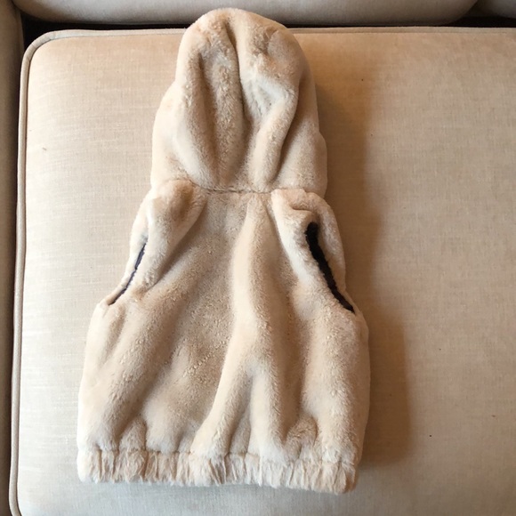 Zara faux fur vest 12-18 months - Picture 2 of 3